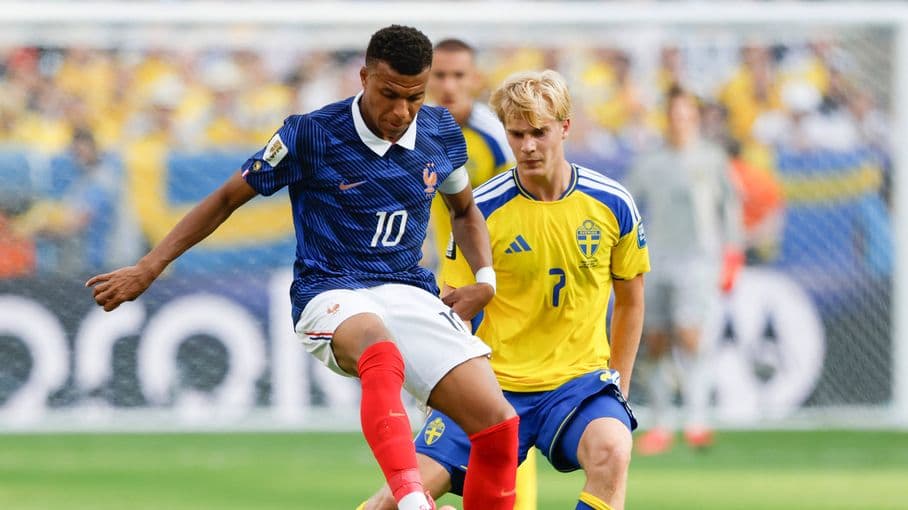 France-Suède : les Bleus ont déroulé avec un Michael Olise flamboyant et deux buts de Kylian Mbappé... Revivez le seizième de finale de la Coupe du monde